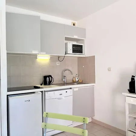 2 Pieces Avec Terrasse, Proche Et Commerces, Parking Prive, Au Lavandou - Fr-1-251-538 Apartmán Le Lavandou