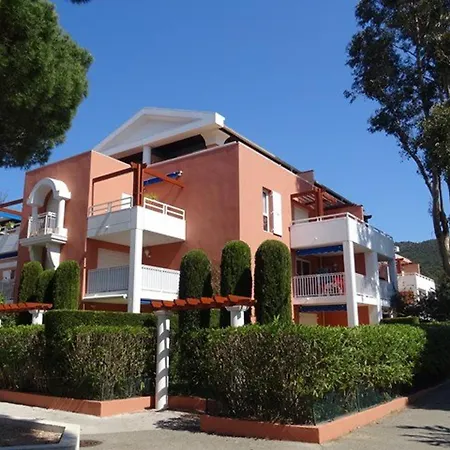 2 Pieces Avec Terrasse, Proche Et Commerces, Parking Prive, Au Lavandou - Fr-1-251-538 Apartmán *