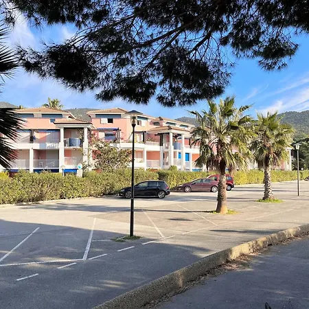 2 Pièces Avec Terrasse, Proche Et Commerces, Parking Privé, Au Lavandou - Fr-1-251-538