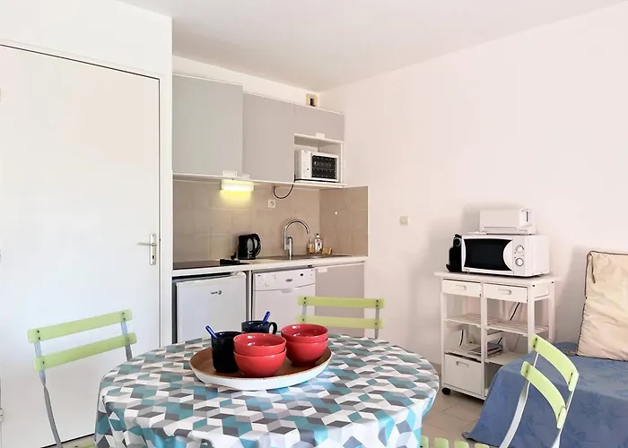 Apartmán 2 Pieces Avec Terrasse, Proche Et Commerces, Parking Prive, Au Lavandou - Fr-1-251-538