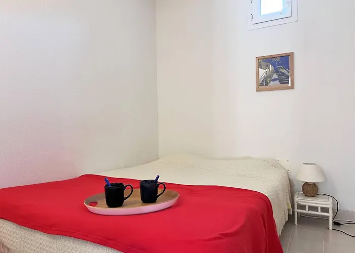 2 Pieces Avec Terrasse, Proche Et Commerces, Parking Prive, Au Lavandou - Fr-1-251-538 Apartmán